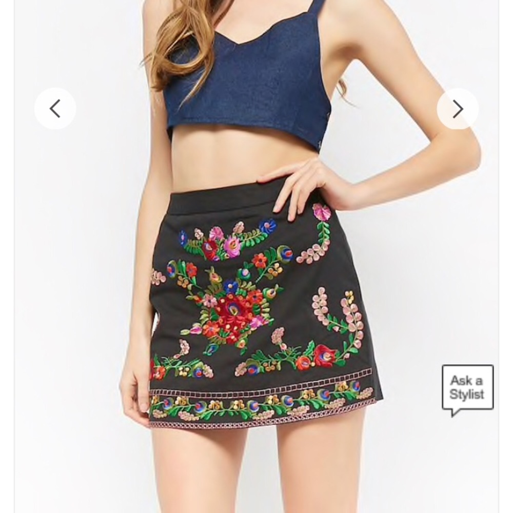 NWT Beautiful embroidered skirt size small
